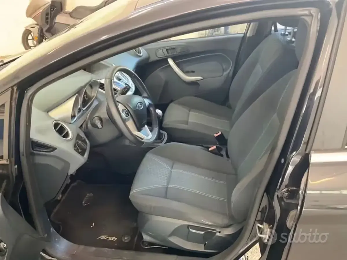 Usata Ford Fiesta Titanium 82 CV (60 kW) 2009 Nero Berlina
