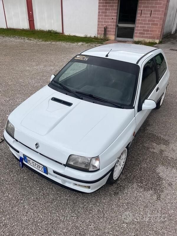 Usata Renault Clio 137 CV (100 kW) 1991 Bianco Berlina