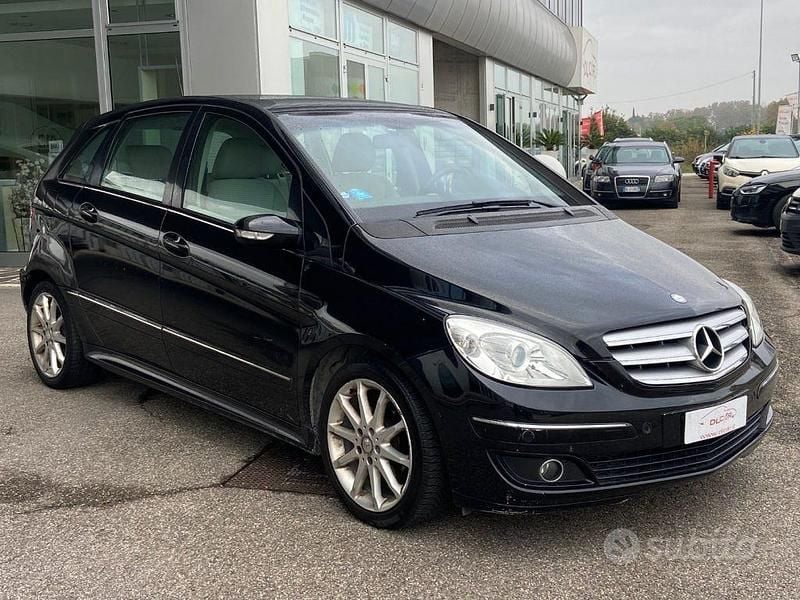 Usata Mercedes B200 140 CV (102 kW) 2008 Nero Monovolume