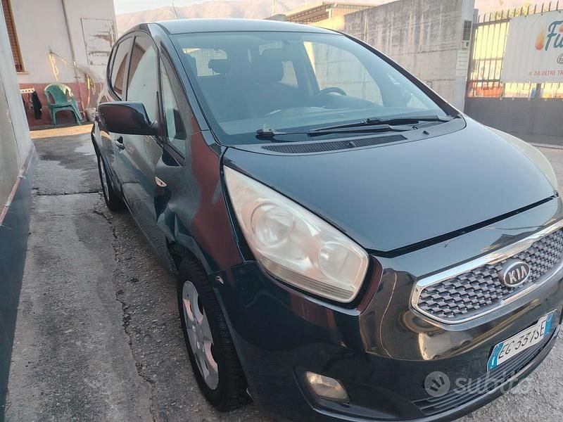 Usata Kia Venga 90 CV (66 kW) 2011 Nero Utilitaria