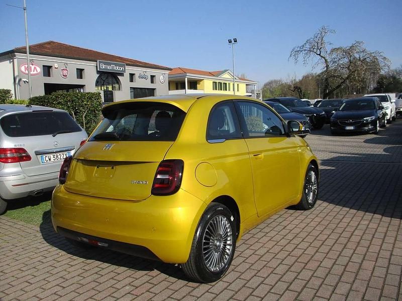 Nuova Fiat 500 65 CV (47 kW) 2026 Oro Utilitaria