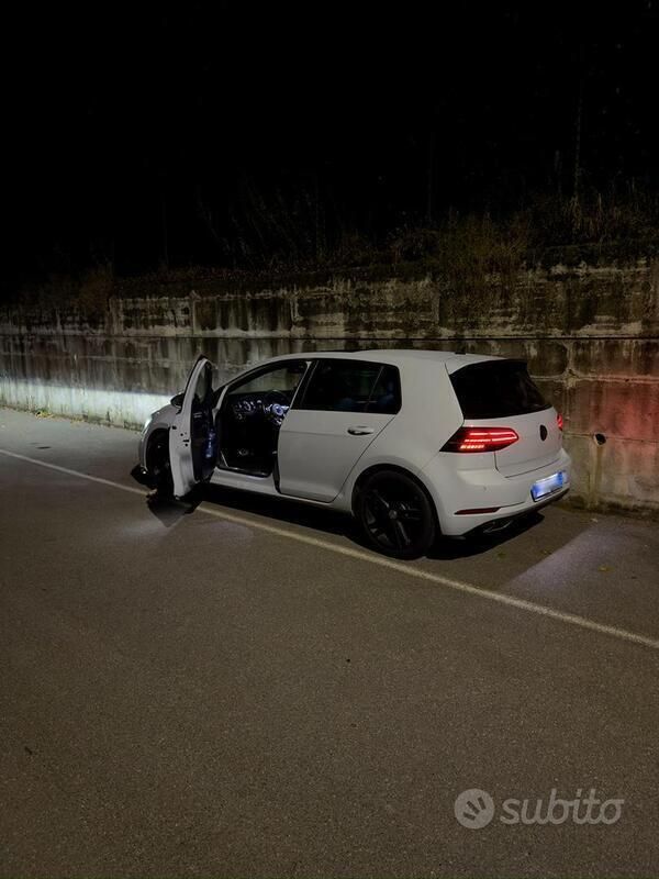 Usata 2017 VW Golf VII R-line Tre volumi | 19.000 € (Buon prezzo) - Immagine 1/4
