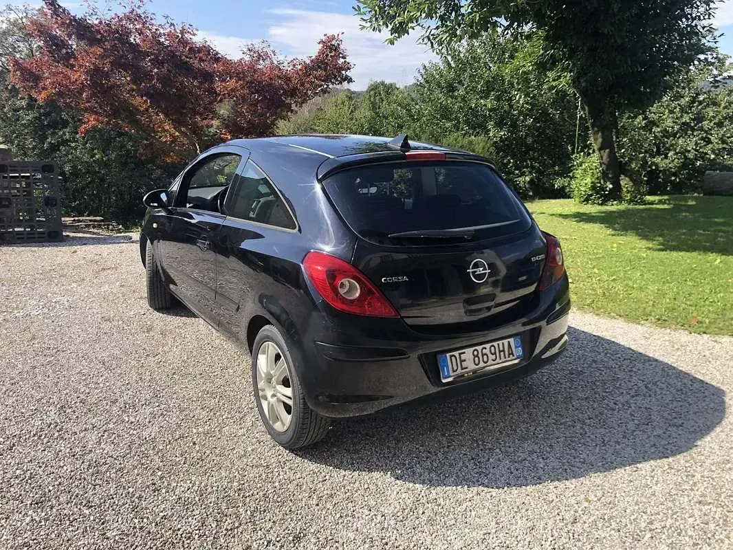 Usata Opel Corsa Enjoy 75 CV (55 kW) 2007 Utilitaria