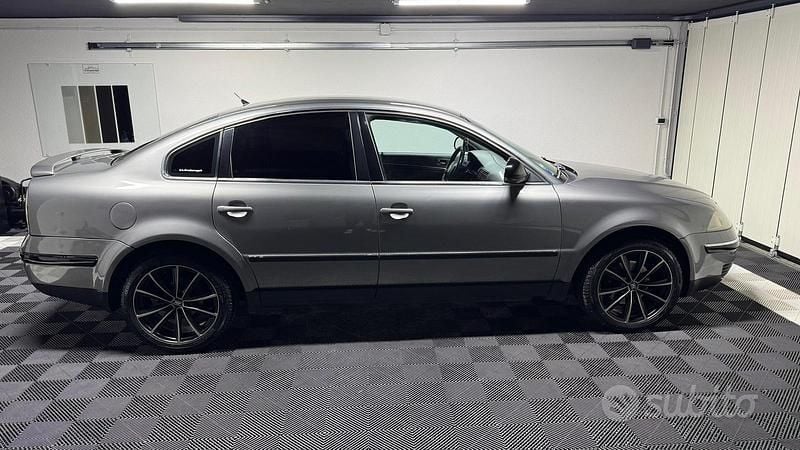 Grigio Usata 2004 VW Passat Tre volumi | 2800 € - Immagine 1/4
