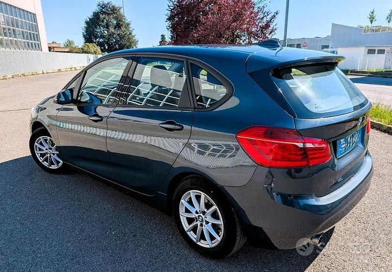 Usata BMW 218 Advantage 150 CV (110 kW) 2017 Grigio Station wagon