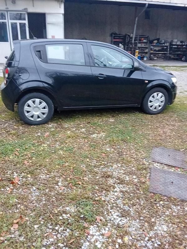 Nero Usata 2012 Chevrolet Aveo Tre volumi | 3200 € (Buon prezzo) - Immagine 1/4