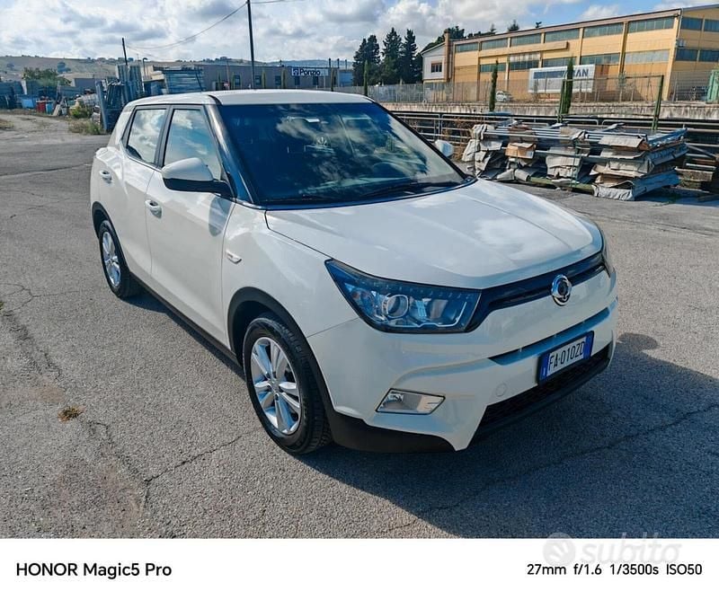 Bianco Usata 2015 Ssangyong (KGM) Tivoli SUV | 5500 € (Buon prezzo) - Immagine 1/4