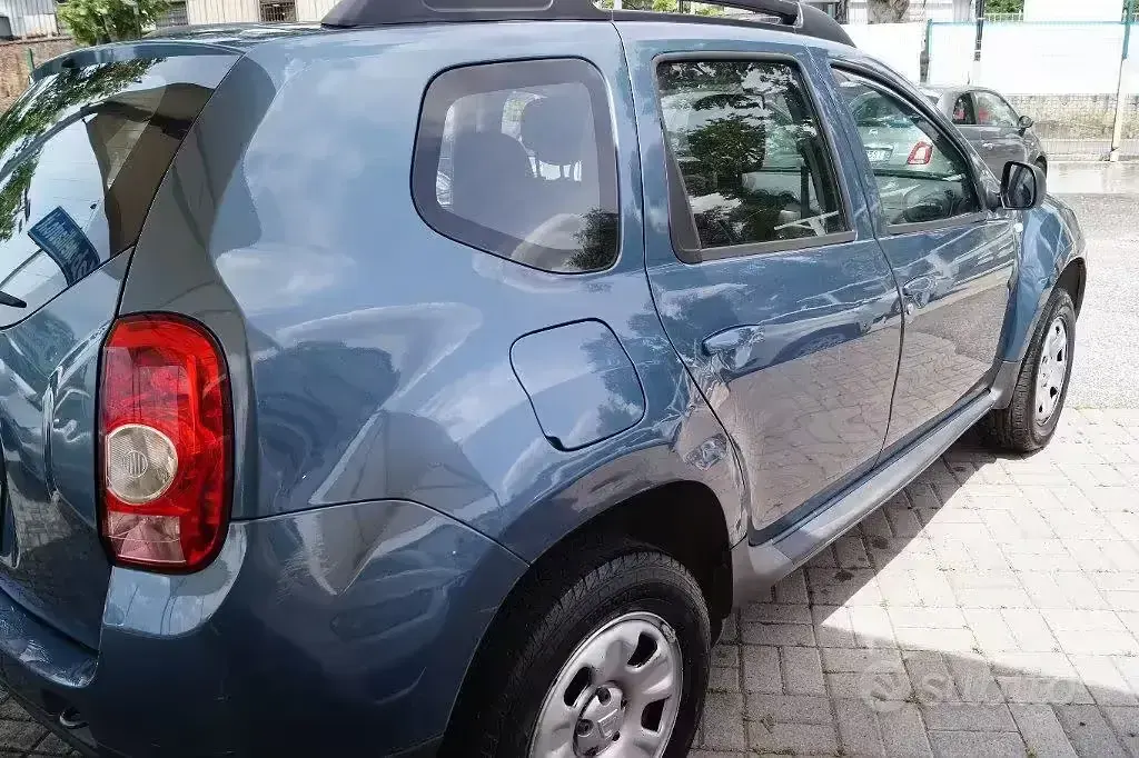 Usata Dacia Duster Lauréate 105 CV (77 kW) 2011 Gray SUV