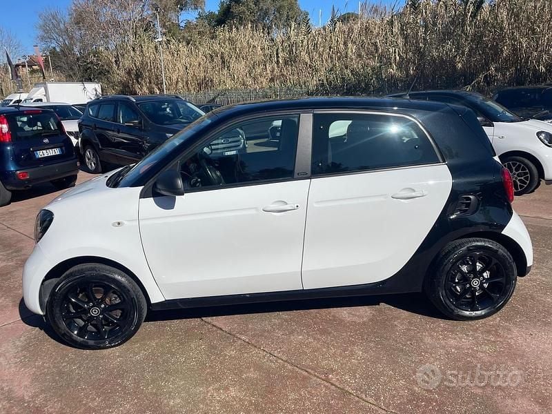 Usata Smart ForFour Passion 70 CV (51 kW) 2017 Bianco Utilitaria