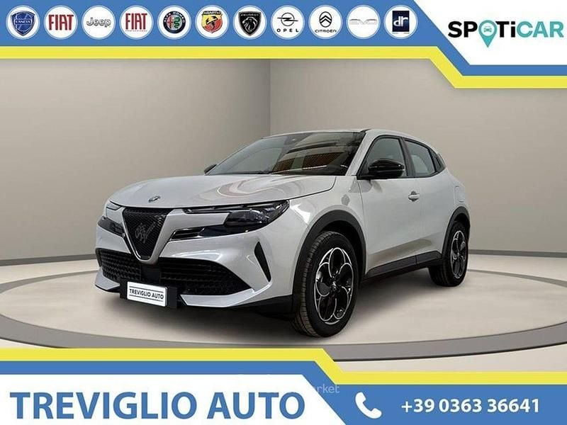Nuova Alfa Romeo Junior 114 kW (156 CV) 2025 Beige / metallizzato SUV