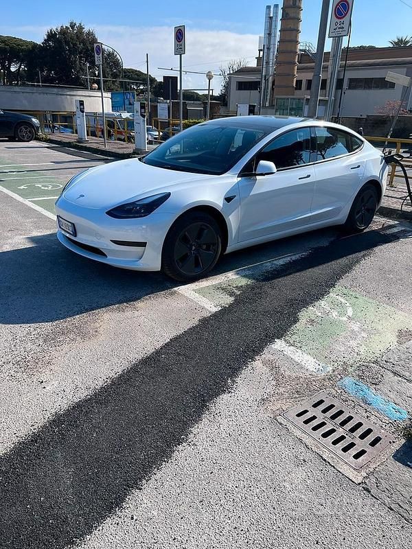 Usata Tesla Model 3 RWD 208 kW (283 CV) 2023 Bianco Berlina