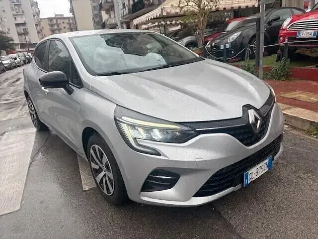 Usata Renault Clio V 100 CV (73 kW) 2022 Argento Berlina
