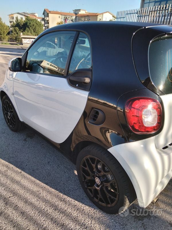 Usata Smart ForTwo Coupé 61 CV (44 kW) 2015 Utilitaria