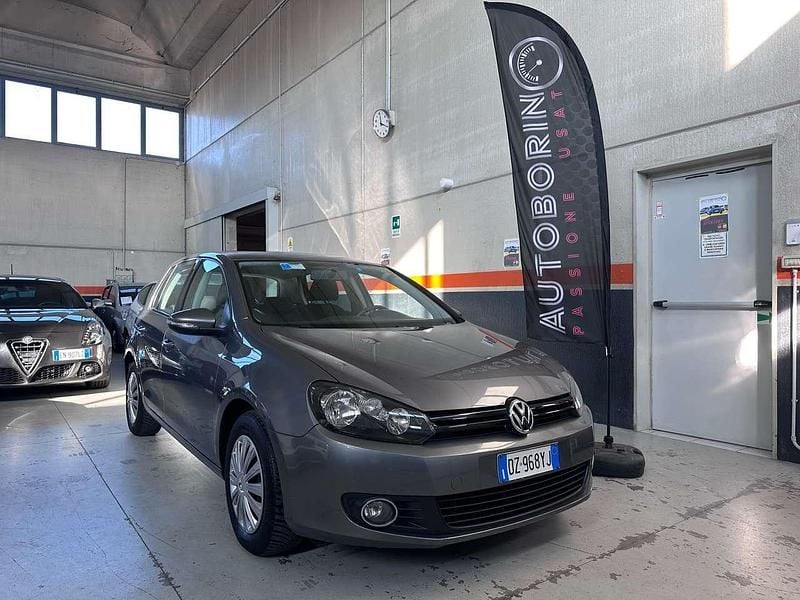 Grigio Usata 2010 VW Golf VI Trendline Tre volumi | 5900 € (Buon prezzo) - Immagine 1/4