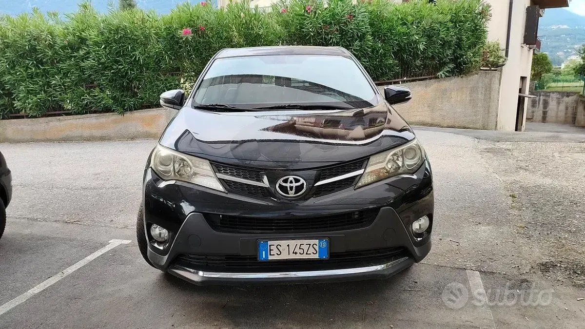 Usata Toyota RAV4 124 CV (91 kW) 2013 Nero SUV