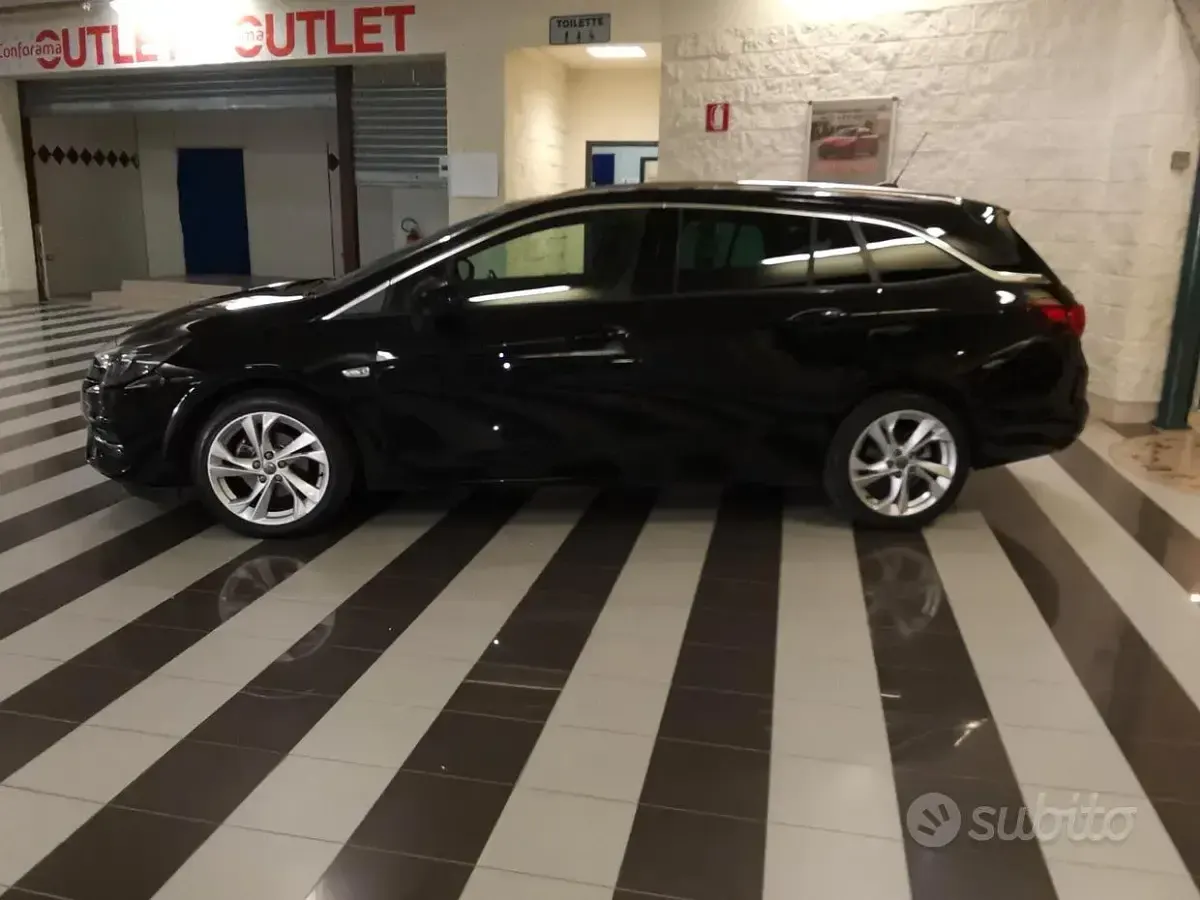 Usata Opel Astra S 122 CV (89 kW) 2022 Nero Utilitaria