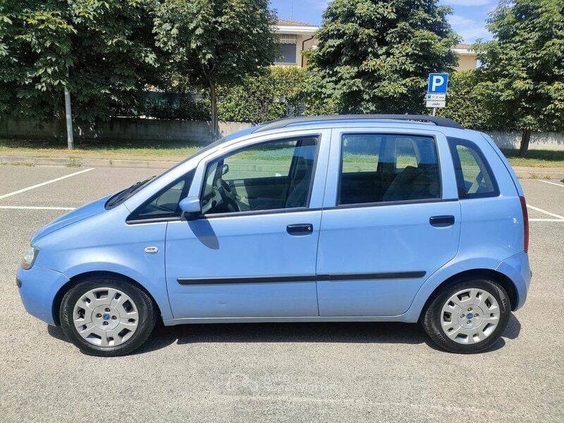 Blu Usata 2006 Fiat Idea Monovolume | 4000 € (Cara) - Immagine 1/4