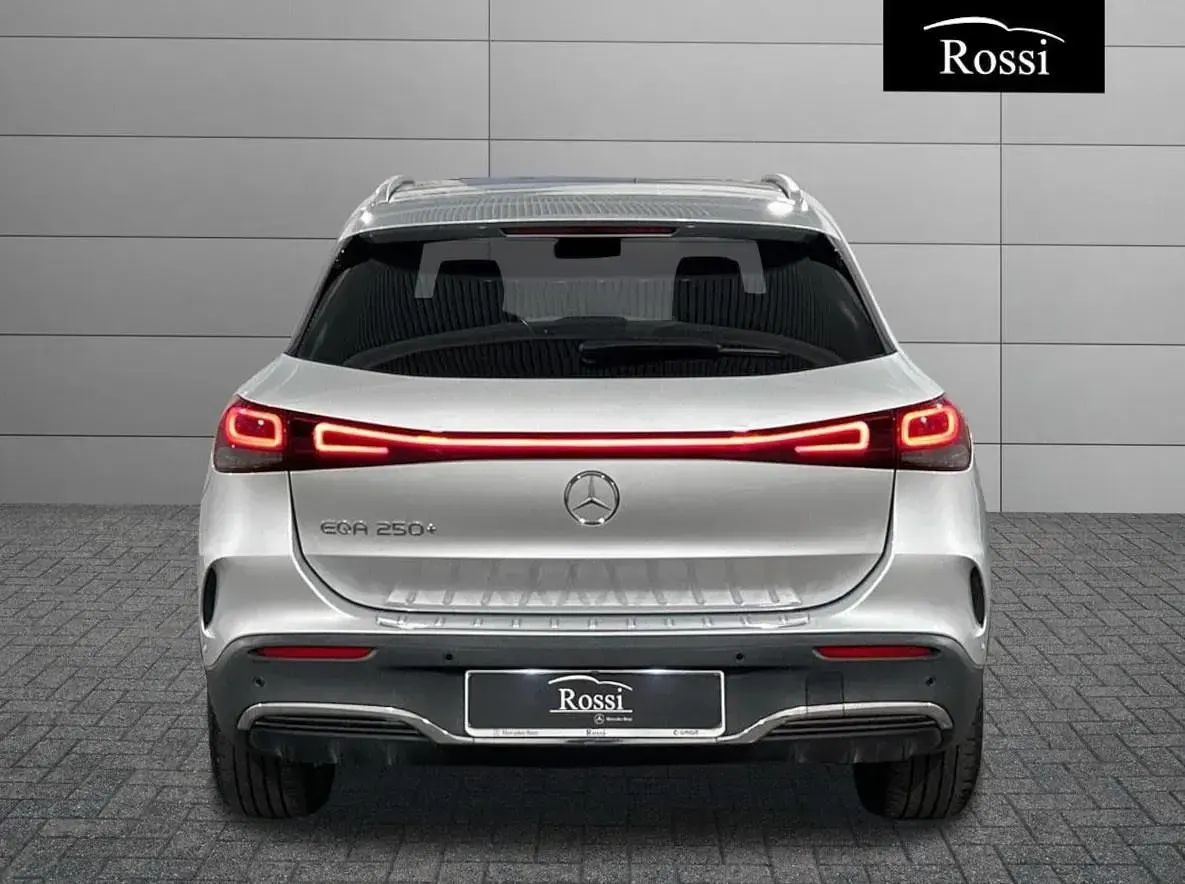 Usata Mercedes EQA250+ Premium Plus 94 kW (129 CV) 2023 Argento metallizzato SUV