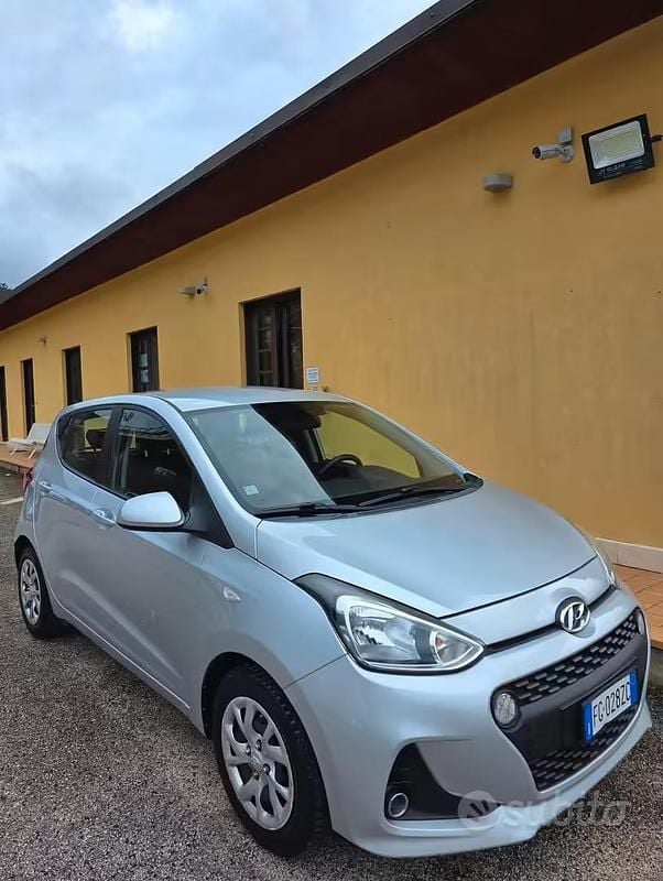 Usata Hyundai i10 Style 66 CV (48 kW) 2017 Grigio Utilitaria