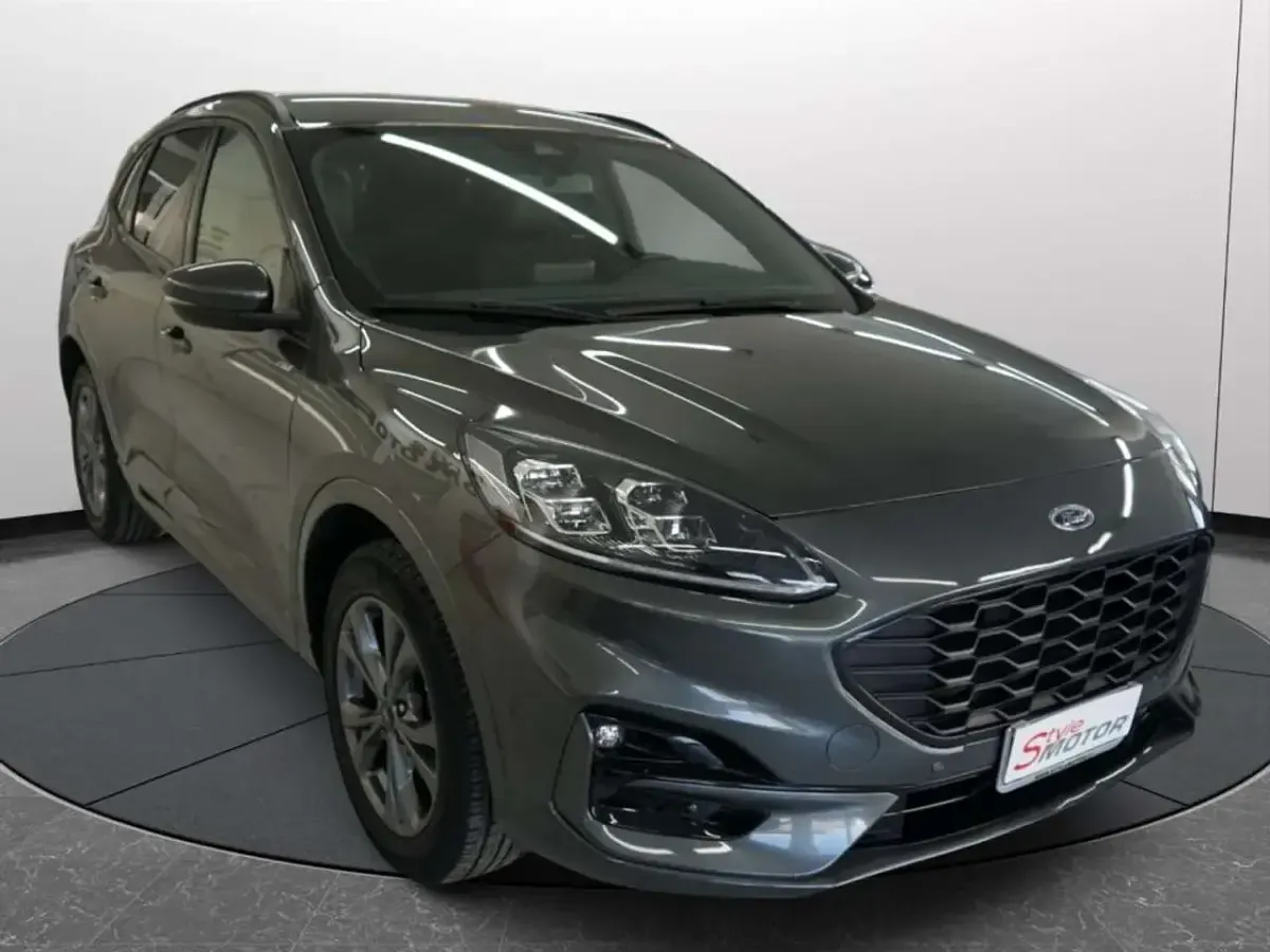 Usata Ford Kuga ST-Line X 152 CV (111 kW) 2023 Grigio scuro SUV