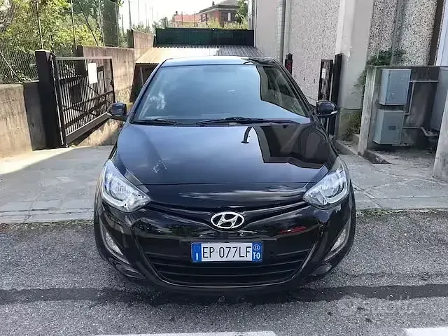 Usata Hyundai i20 84 CV (61 kW) 2012 Nero Utilitaria