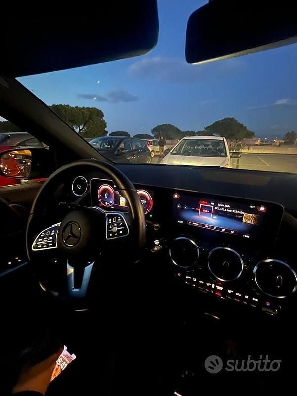 Usata Mercedes GLA200 150 CV (110 kW) 2020 Nero SUV