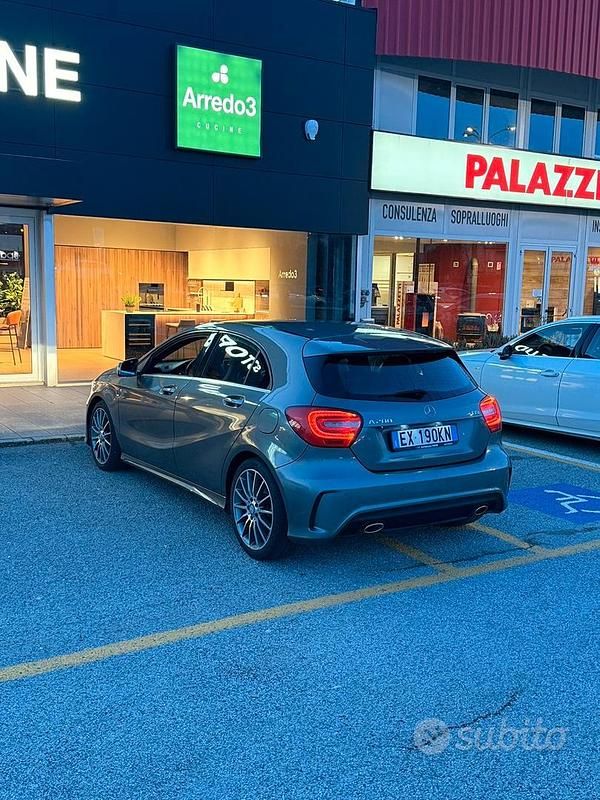 Usata Mercedes A200 Premium 136 CV (100 kW) 2015 Grigio Berlina