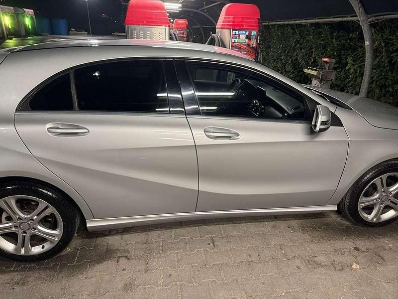 Usata 2014 Mercedes A180 Elegance Monovolume | 7500 € (Buon prezzo) - Immagine 1/4