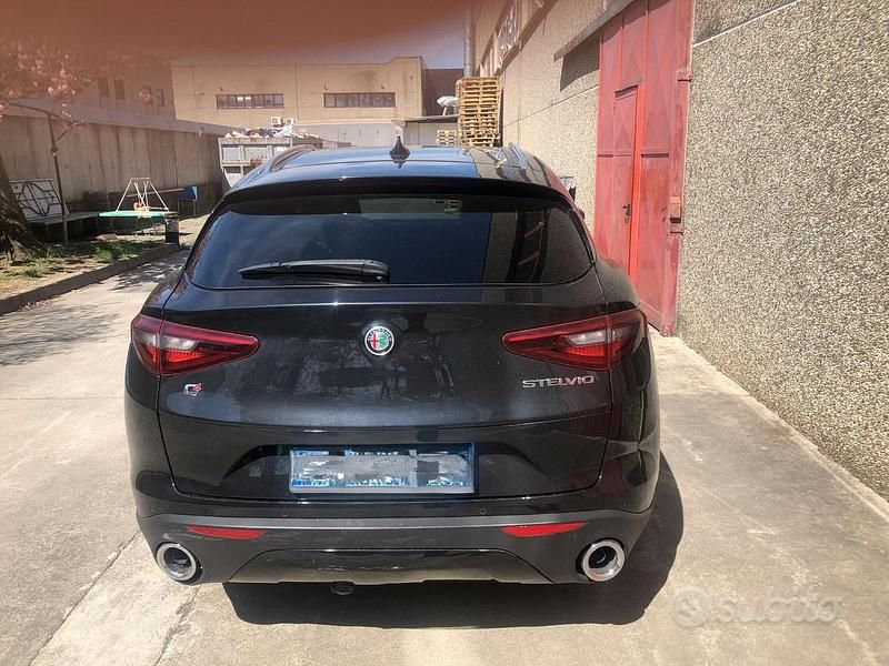 Usata Alfa Romeo Stelvio Executive 210 CV (154 kW) 2018 Nero SUV