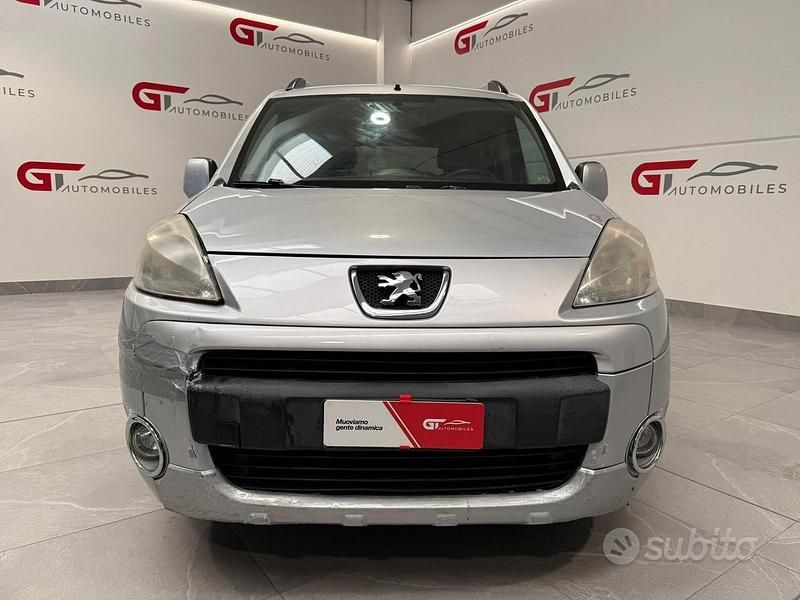 Begagnad Peugeot Partner Tepee Access 92 HK (67 kW) 2012 Grå Minibuss