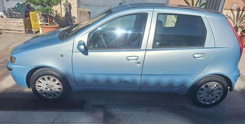 Usata Fiat Punto 60 CV (44 kW) 2001 Blu/azzurro Utilitaria