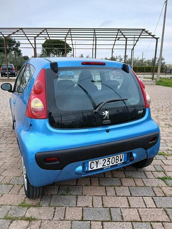 Usata Peugeot 107 68 CV (50 kW) 2005 Blu Utilitaria