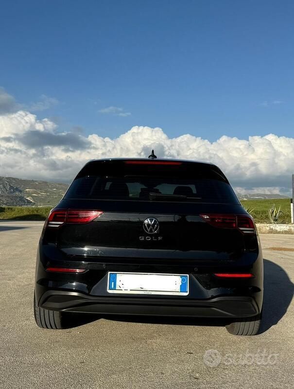 Usata VW Golf VIII Life 116 CV (85 kW) 2021 Nero Berlina