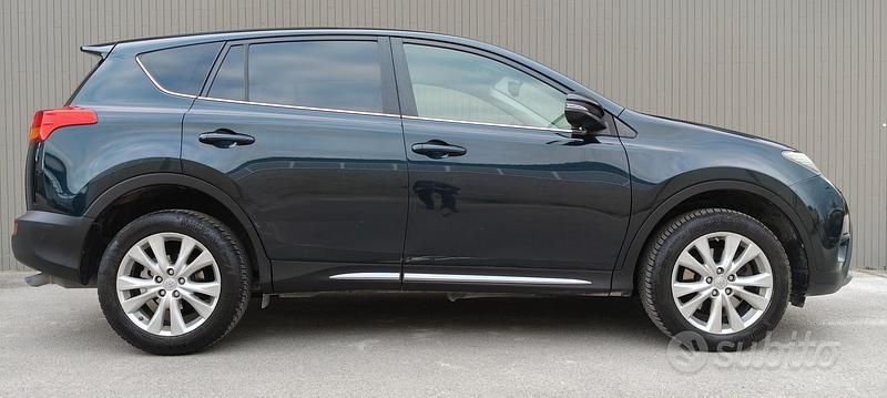 Usata Toyota RAV4 Lounge 150 CV (110 kW) 2015 Blu SUV