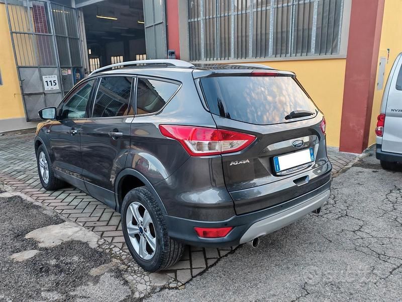Usata Ford Kuga 120 CV (88 kW) 2015 Grigio SUV