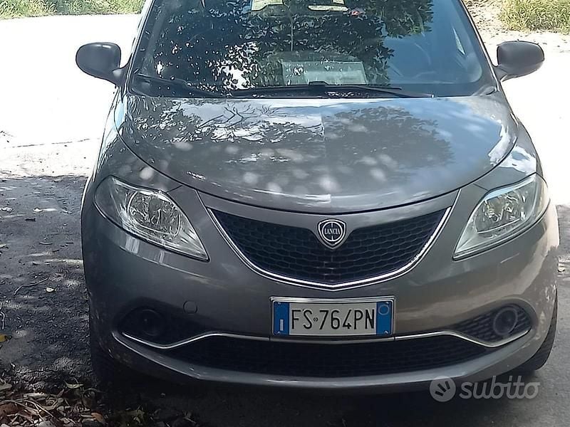 Usata Lancia Ypsilon 95 CV (69 kW) 2018 Grigio Utilitaria