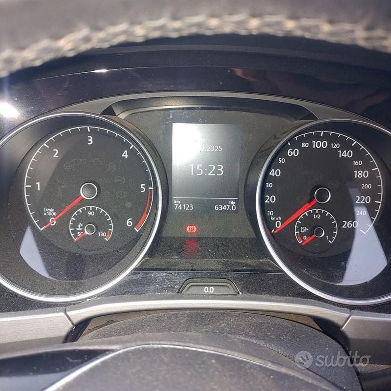 Nero Usata 2019 VW Touran Monovolume | 21.600 € (Buon prezzo) - Immagine 1/4