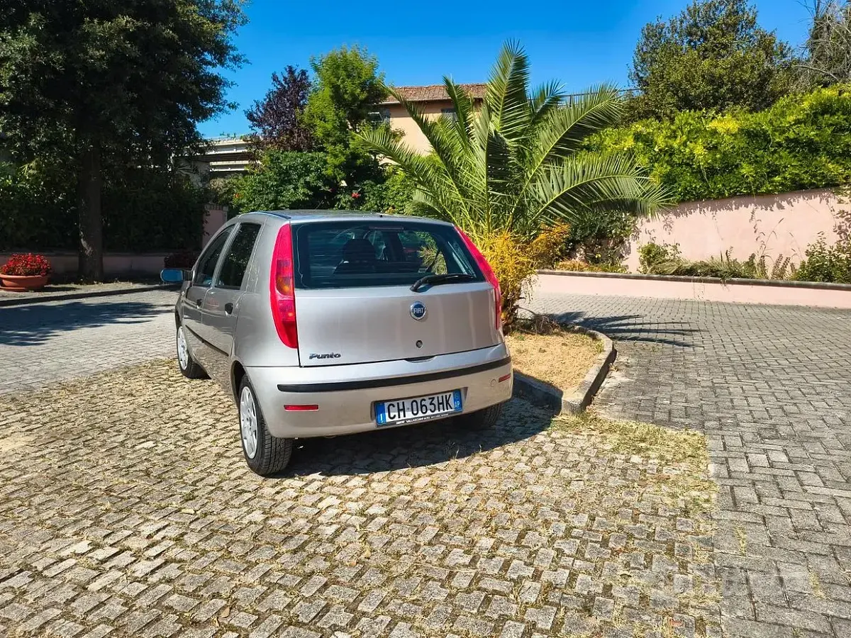Usata Fiat Punto 60 CV (44 kW) 2004 Grigio Utilitaria