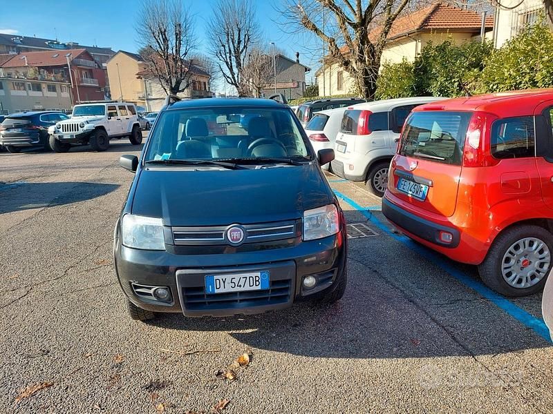 Nero Usata 2009 Fiat Panda Climbing Due volumi | 2300 € (Ottimo prezzo) - Immagine 1/4