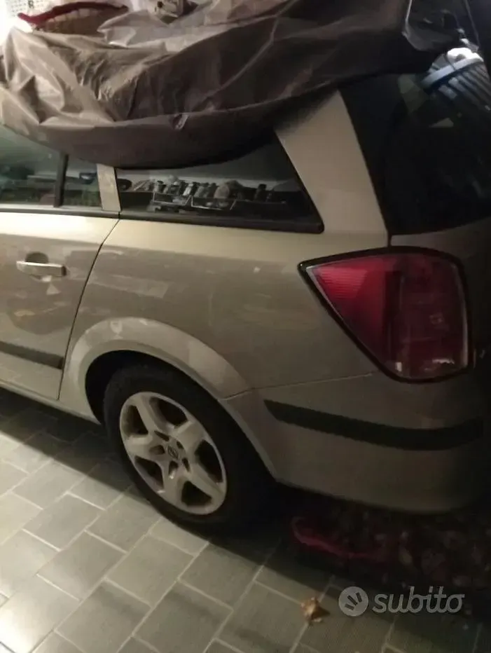 Usata Opel Astra 116 CV (85 kW) 2006 Verde Station wagon