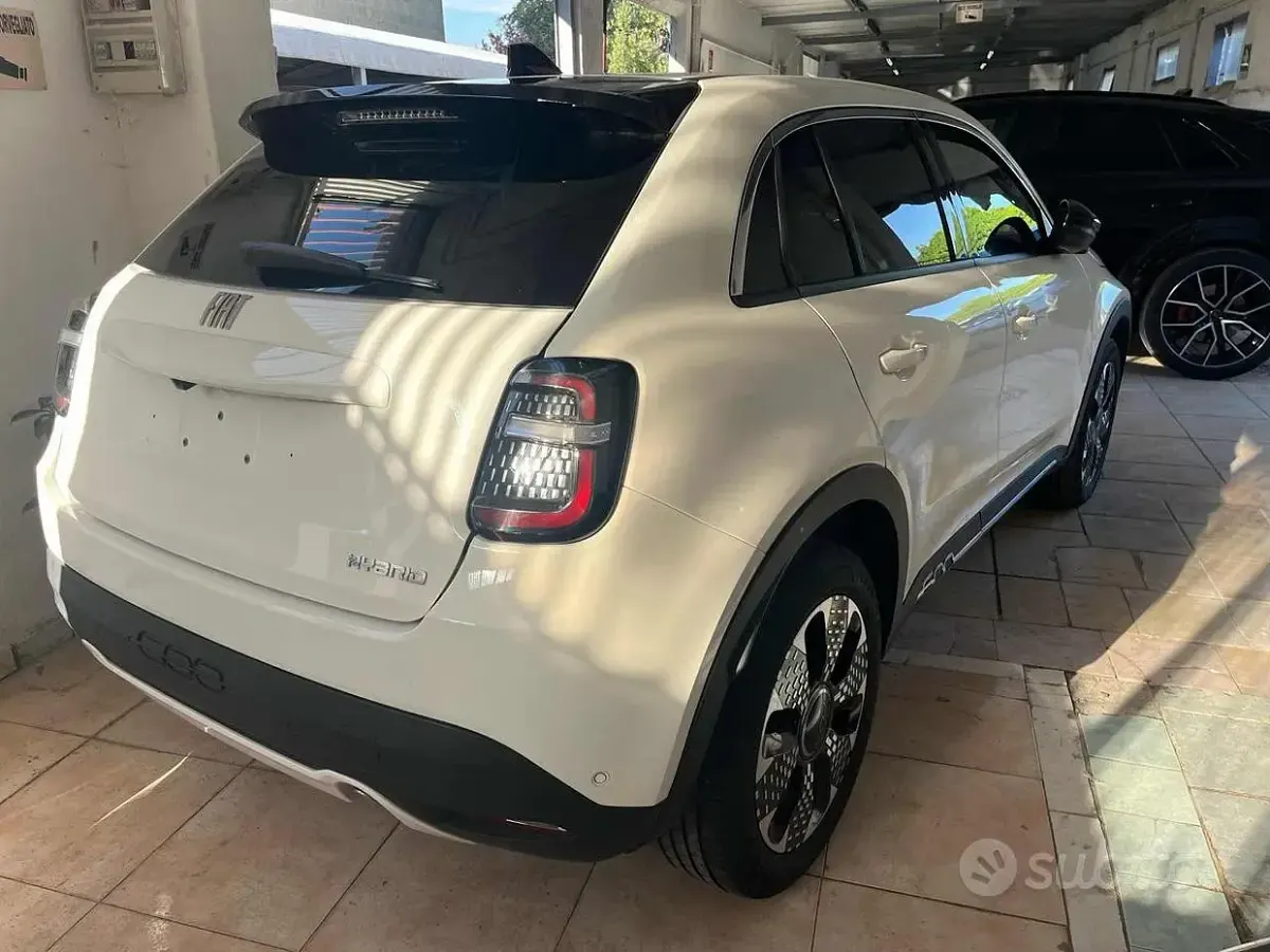 Usata Fiat 600 La Prima 101 CV (74 kW) 2025 Vari colori SUV