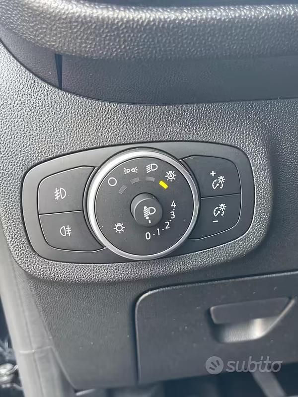 Usata Ford Fiesta 86 CV (63 kW) 2018 Nero Utilitaria