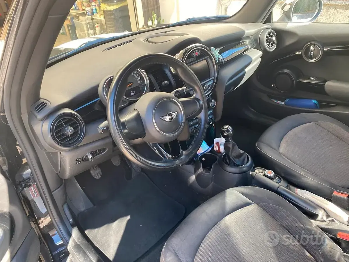 Usata Mini ONE 75 CV (55 kW) 2018 Nero Utilitaria