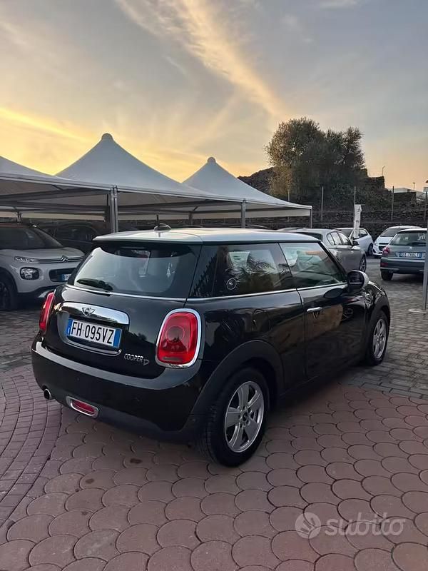 Usata Mini Cooper D 115 CV (84 kW) 2017 Nero Utilitaria