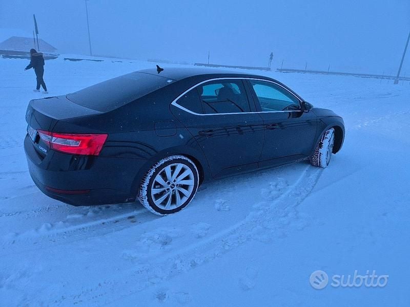 Usata Skoda Superb 150 CV (110 kW) 2016 Nero Berlina