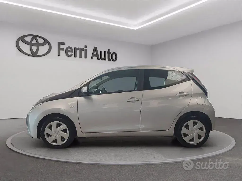 Usata Toyota Aygo X-play 69 CV (50 kW) 2017 Grigio Utilitaria