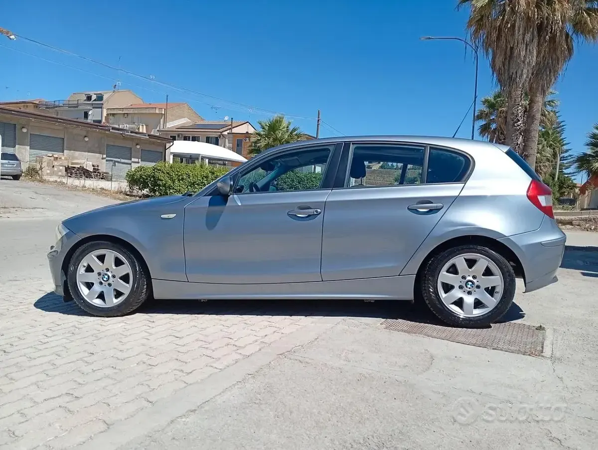 Usata BMW 120 163 CV (119 kW) 2006 Grigio Utilitaria