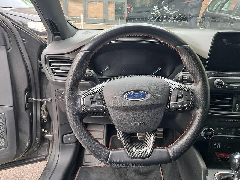 Usata Ford Focus ST-Line 120 CV (88 kW) 2021 Gray Berlina