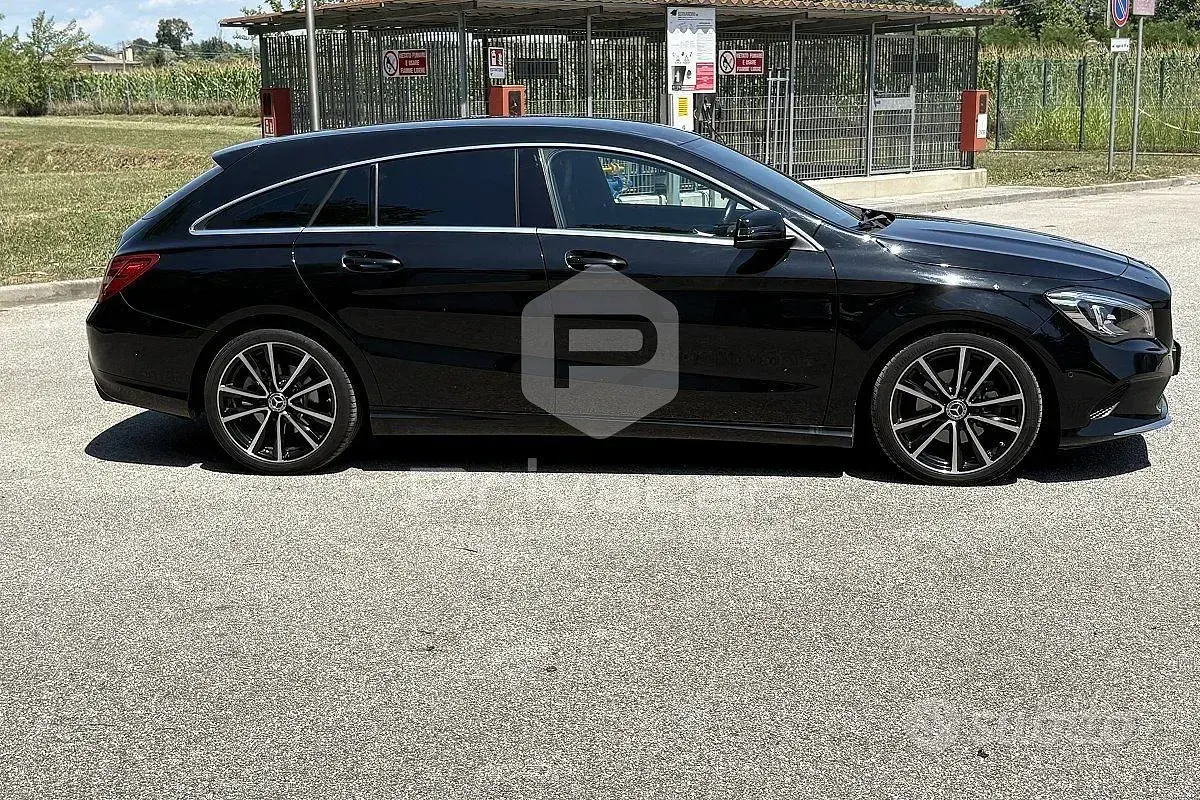 Usata Mercedes CLA200 136 CV (100 kW) 2018 Nero Coupé