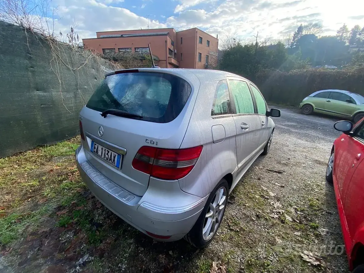 Usata Mercedes B180 109 CV (80 kW) 2009 Grigio Monovolume